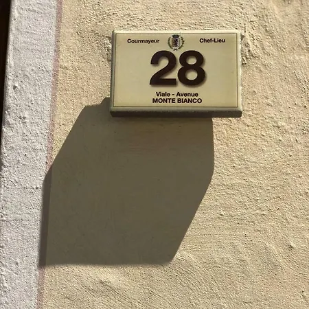 Monte Bianco 28 Апартаменты *
